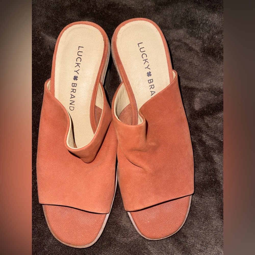 🧡Lucky Brand Lutena Slip on Nubuck
Sandals🧡